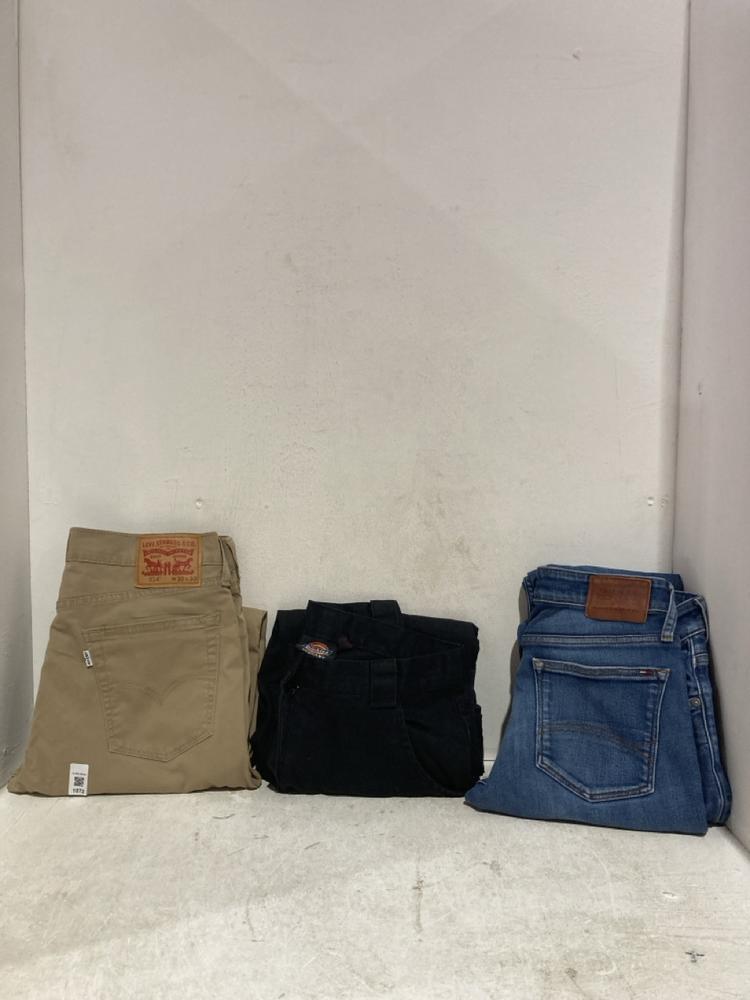 Lot 1072  
            Birmingham SR107 - Parcel Delivery Only 

                
3 X ASSORTED JEANS TO INCLUDE LEVIS SIZE W32L30