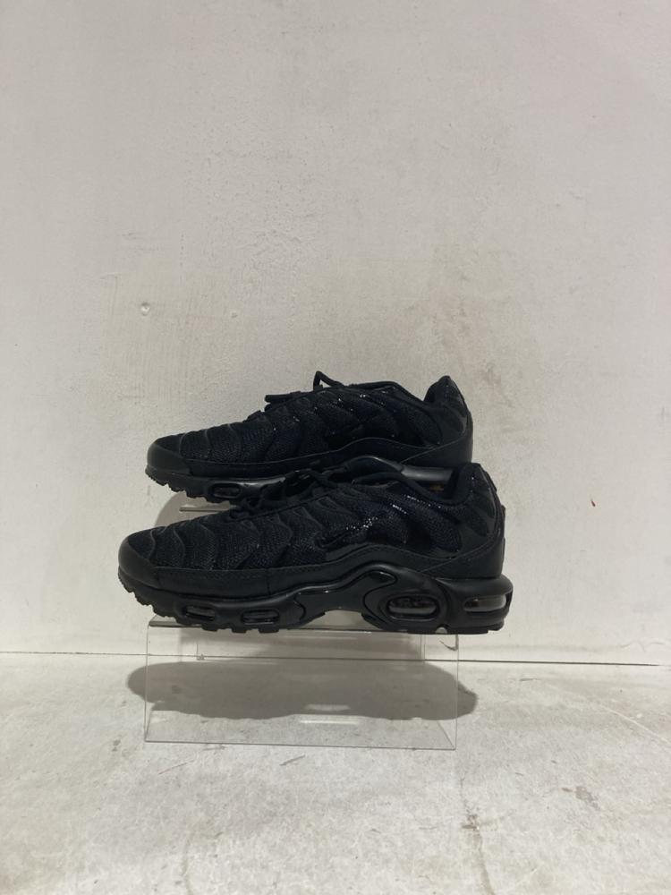 Lot 1075  
            Birmingham SR107 - Parcel Delivery Only 

                
NIKE TN TRAINERS IN BLACK SIZE 10