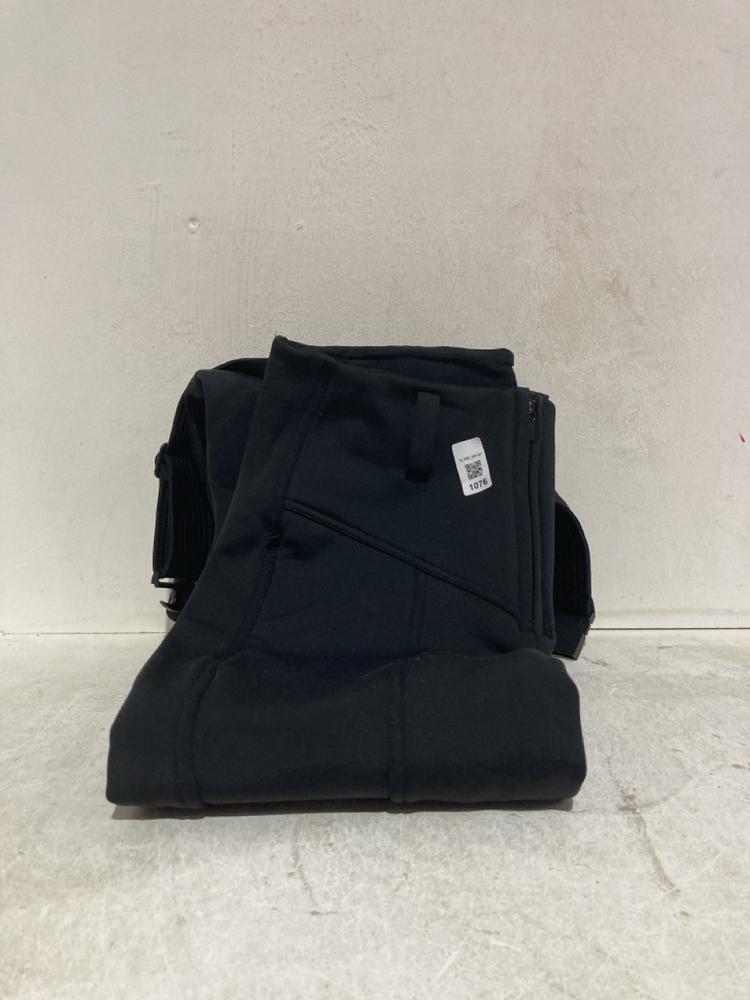 Lot 1076  
            Birmingham SR107 - Parcel Delivery Only 

                
OYSHO WATERPROOF TIGHT TROUSERS EUR SIZE 36