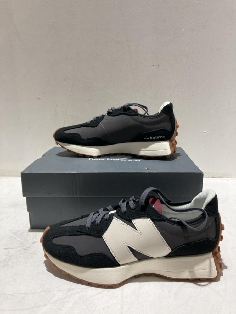 Lot 1096  
            Birmingham SR107 - Parcel Delivery Only 

                
NEW BALANCE WS327KC GREY TRAINERS UK SIZE 6