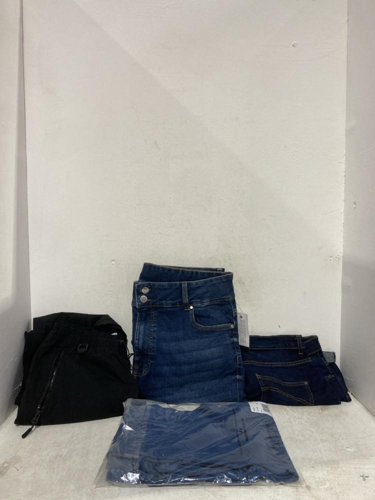 Lot 1099  
            Birmingham SR107 - Parcel Delivery Only 

                
BOX OF ASSORTED WOMEN'S CLOTHES TO INCLUDE DOROTHY PERKINS DENIM JEAN SHORTS SIZE 16