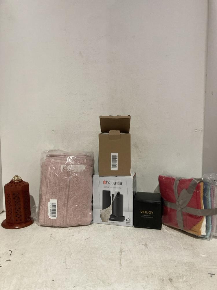 Lot 1180  
            Birmingham SR107 - Parcel Delivery Only 

                
ASSORTED HOMEWARE TO INCLUDE SINK STYLE SOAP DISPENSER SET