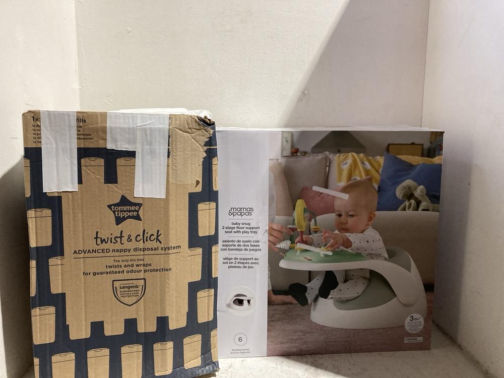 Lot 1235  
            Birmingham SR107 - Parcel Delivery Only 

                
2 X ITEMS TO INCLUDE MAMAS & PAPAS BABY SNUG