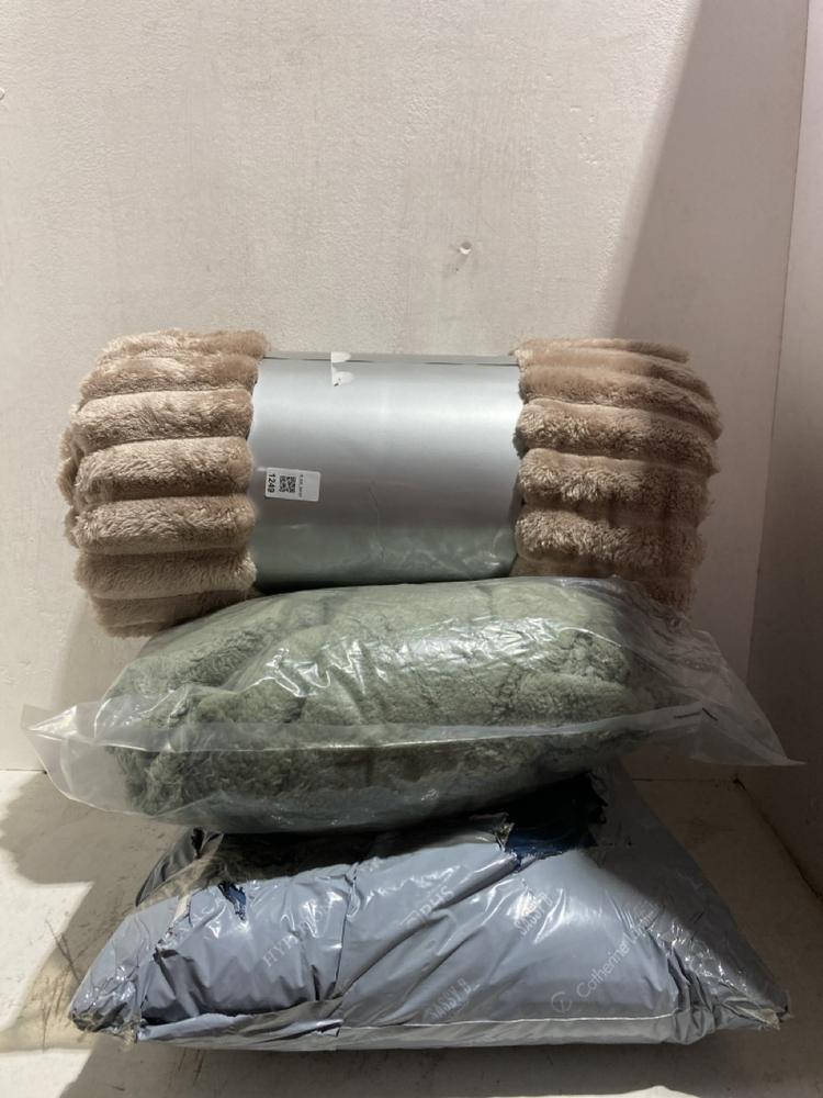 Lot 1249  
            Birmingham SR107 - Parcel Delivery Only 

                
3 X ITEMS TO INCLUDE GAVENO CAVAILIA THROW 200 X 240CM