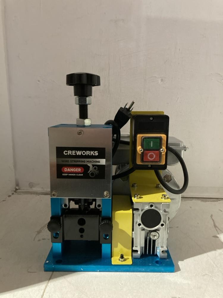 Lot 12  
            Birmingham SR107 - Parcel Delivery Only 

                
AUTOMATIC WIRE STRIPPER ORIGINAL RRP £199