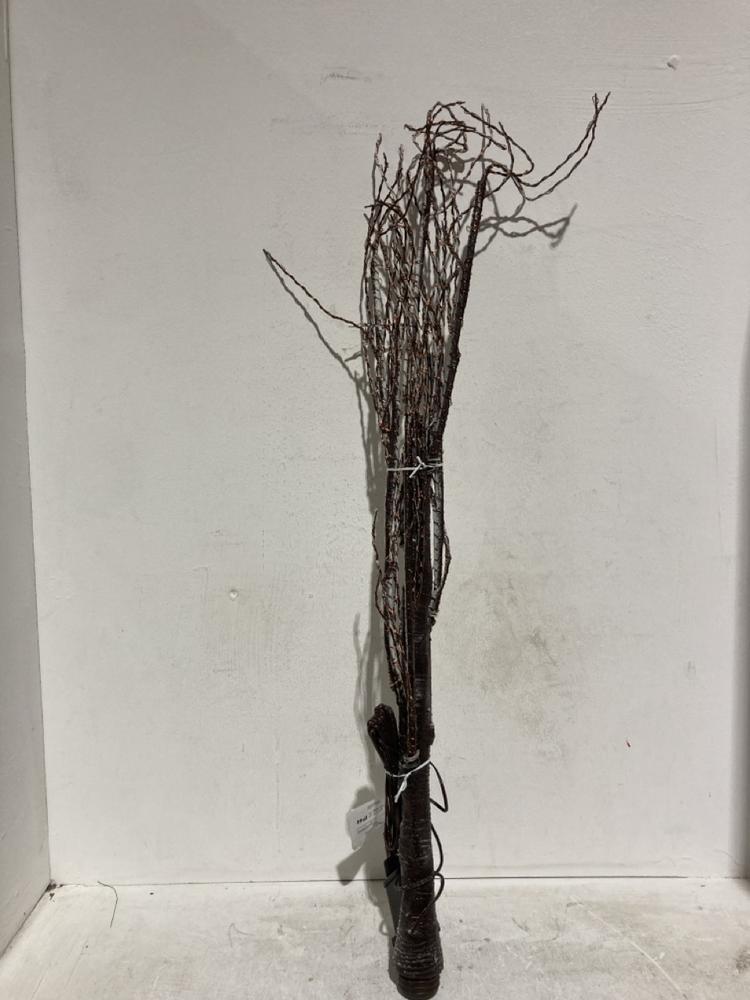 Lot 149  
            Birmingham SR107 - Parcel Delivery Only 

                
JOHN LEWIS & PARTNERS PRE LIT WIRE CHRISTMAS TREE