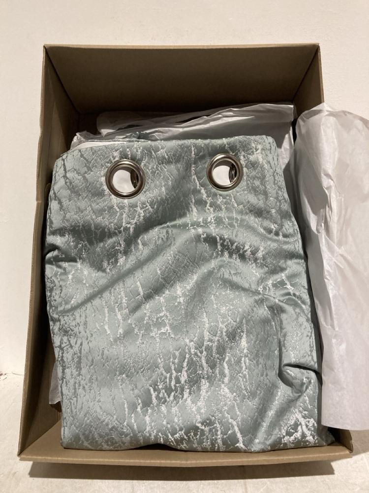 Lot 161  
            Birmingham SR107 - Parcel Delivery Only 

                
JOHN LEWIS & PARTNERS LANDING CURTAINS SILVER/GREEN SIZE UNKNOWN