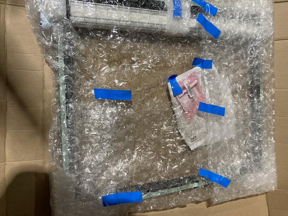 Lot 164  
            Birmingham SR107 - Parcel Delivery Only 

                
LUXAFLEX SLAT BLIND PLASTIC DUETTE BLINDS