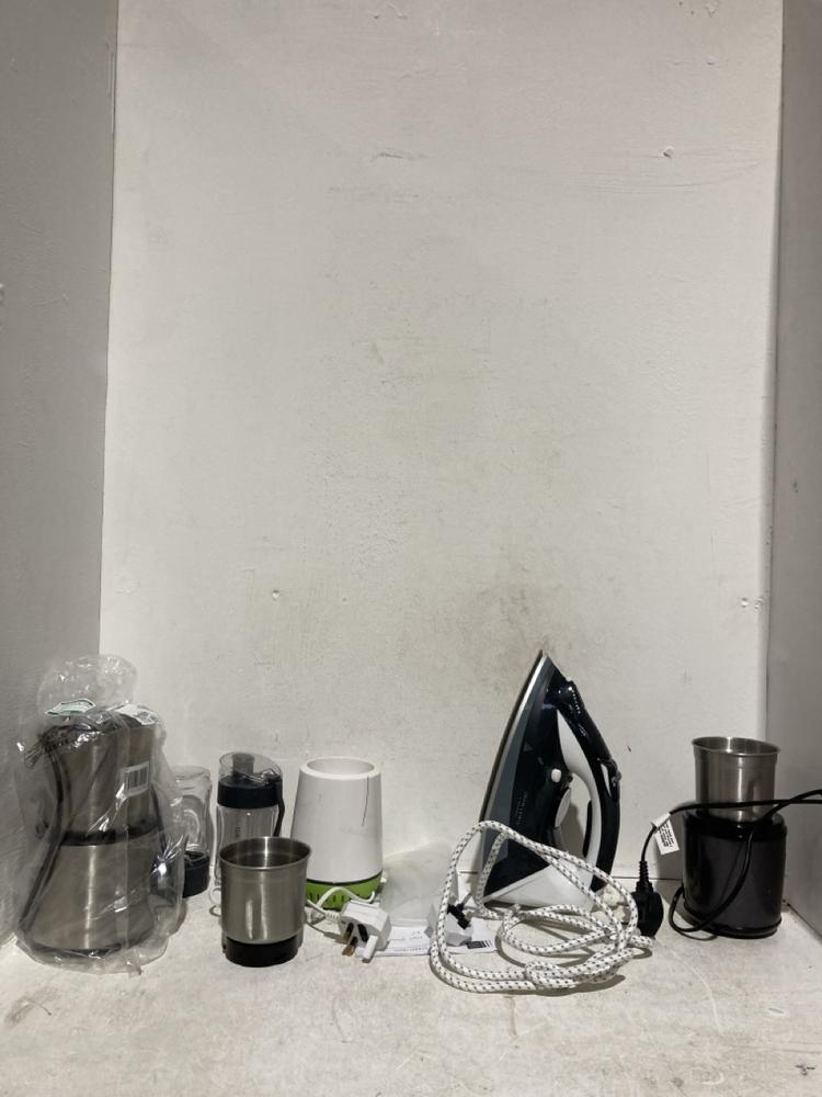 Lot 186  
            Birmingham SR107 - Parcel Delivery Only 

                
JOHN LEWIS & PARTNERS KITCHENWARE TO INCLUDE MILK FROTHER BLACK/SILVER