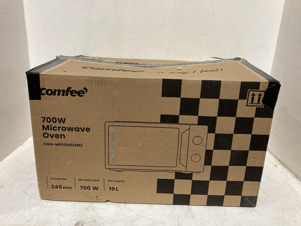 Lot 242  
            Birmingham SR107 - Parcel Delivery Only 

                
COMFEE MICROWAVE OVEN BLACK 700W