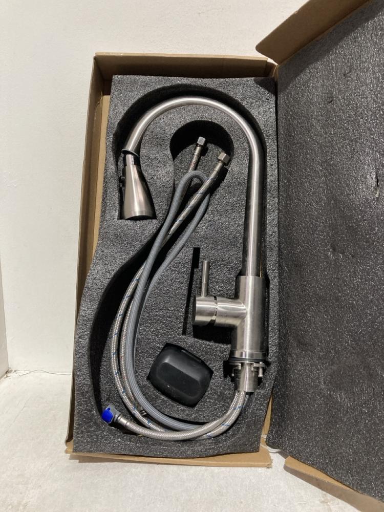 Lot 301  
            Birmingham SR107 - Parcel Delivery Only 

                
STAINLESS STEEL KITCHEN MIXER TAP PULL-OUT SPRAYHEAD