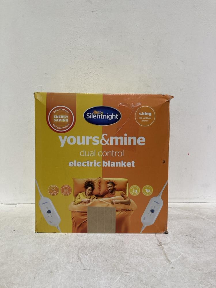 Lot 304  
            Birmingham SR107 - Parcel Delivery Only 

                
SILENTNIGHT YOURS & MINE DUAL CONTROL SUPER KING ELECTRIC BLANKET (SIZE 160X200CM)