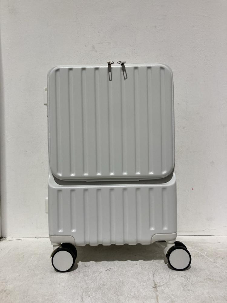 Lot 311  
            Birmingham SR107 - Parcel Delivery Only 

                
WHITE COLOUR SUITCASE 7KG