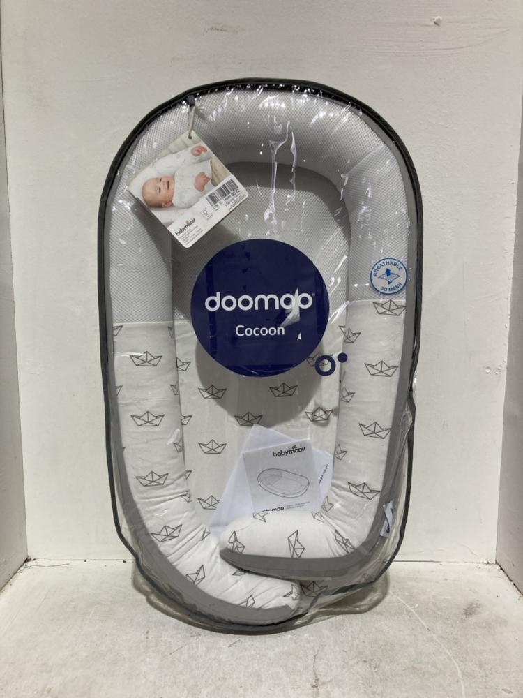 Lot 324  
            Birmingham SR107 - Parcel Delivery Only 

                
BABYMOOV DOOMOO COCOON BABY NEST WHITE AND GREY