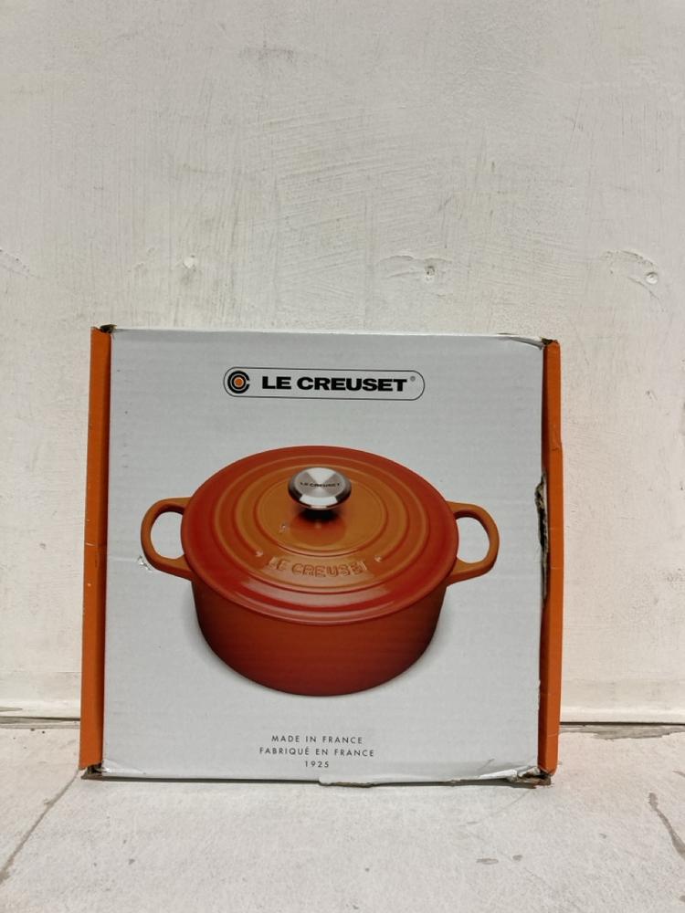 Lot 45  
            Birmingham SR107 - Parcel Delivery Only 

                
LE CREUSET SIGNATURE CAST IRON CASSEROLE DISH 20CM ORIGINAL RRP £249