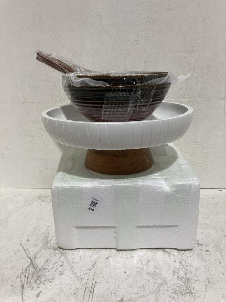 Lot 499  
            Birmingham SR107 - Parcel Delivery Only 

                
3 X ITEMS TO INCLUDE BROWN/GREEN BOWLES