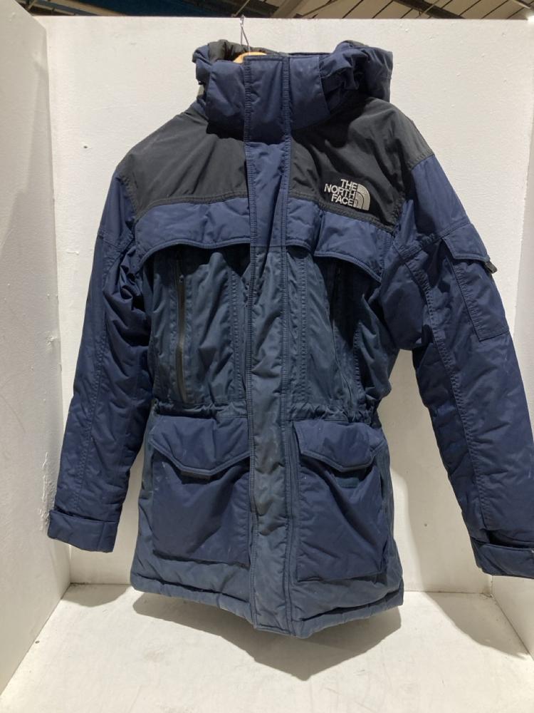 Lot 592  
            Birmingham SR107 - Parcel Delivery Only 

                
THE NORTH FACE COAT BLUE AND BLACK SIZE S
