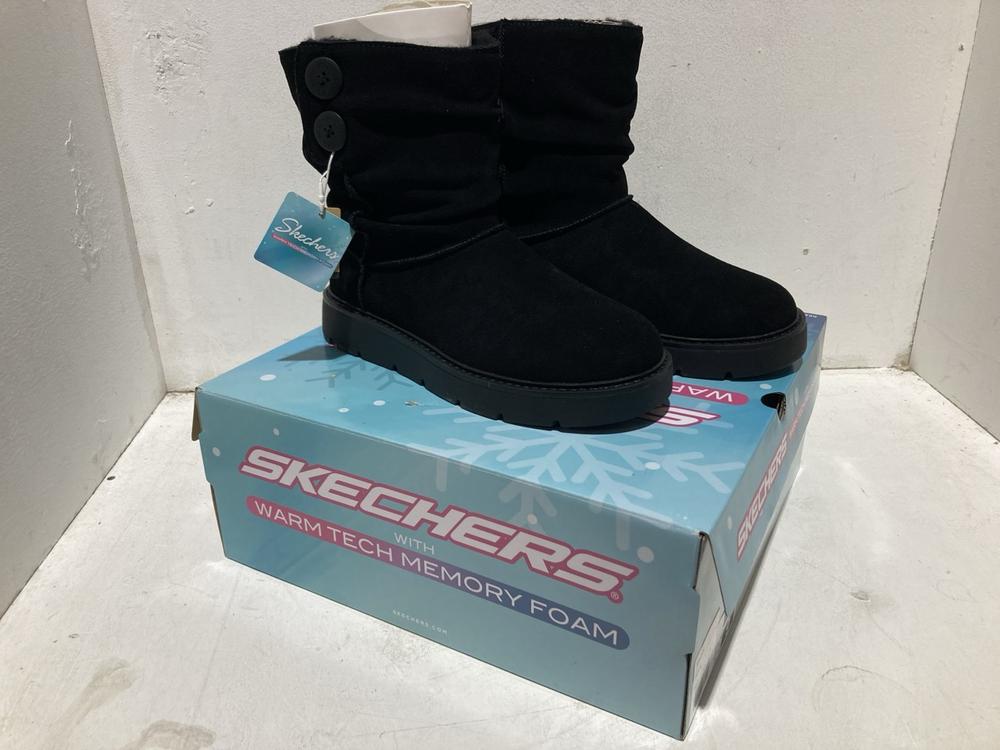 Lot 593  
            Birmingham SR107 - Parcel Delivery Only 

                
SKECHERS BLACK KEEPSAKE COSY LINED BOOTS SIZE 6