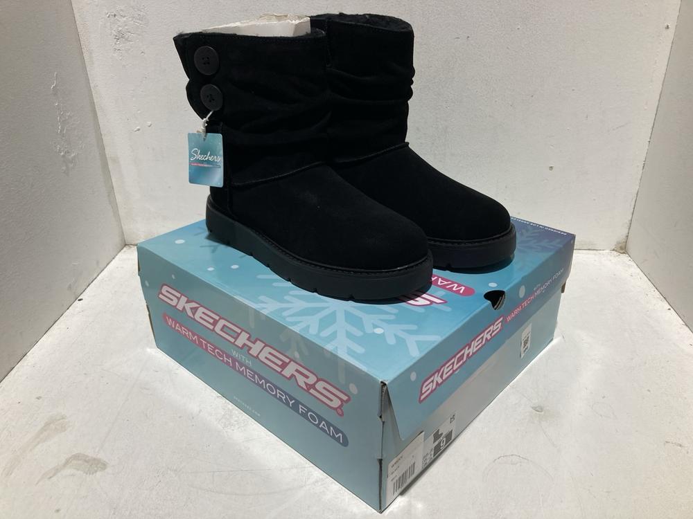 Lot 596  
            Birmingham SR107 - Parcel Delivery Only 

                
SKECHERS BLACK KEEPSAKE COSY LINED BOOTS SIZE 6