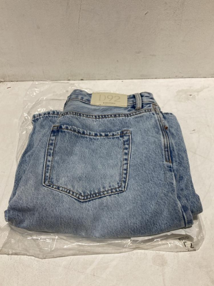 Lot 617  
            Birmingham SR107 - Parcel Delivery Only 

                
D92 JEANS STRAIGHT WIDE SIZE 40 TALL