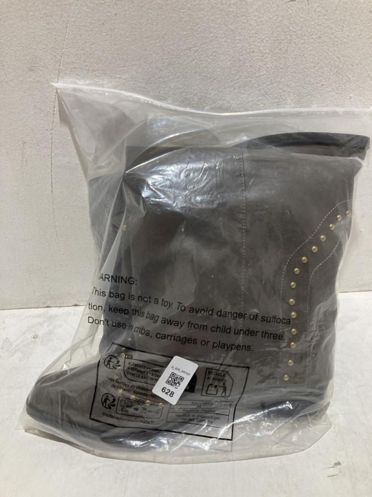 Lot 628  
            Birmingham SR107 - Parcel Delivery Only 

                
WOMENS COWBOY BOOTS SIZE 37