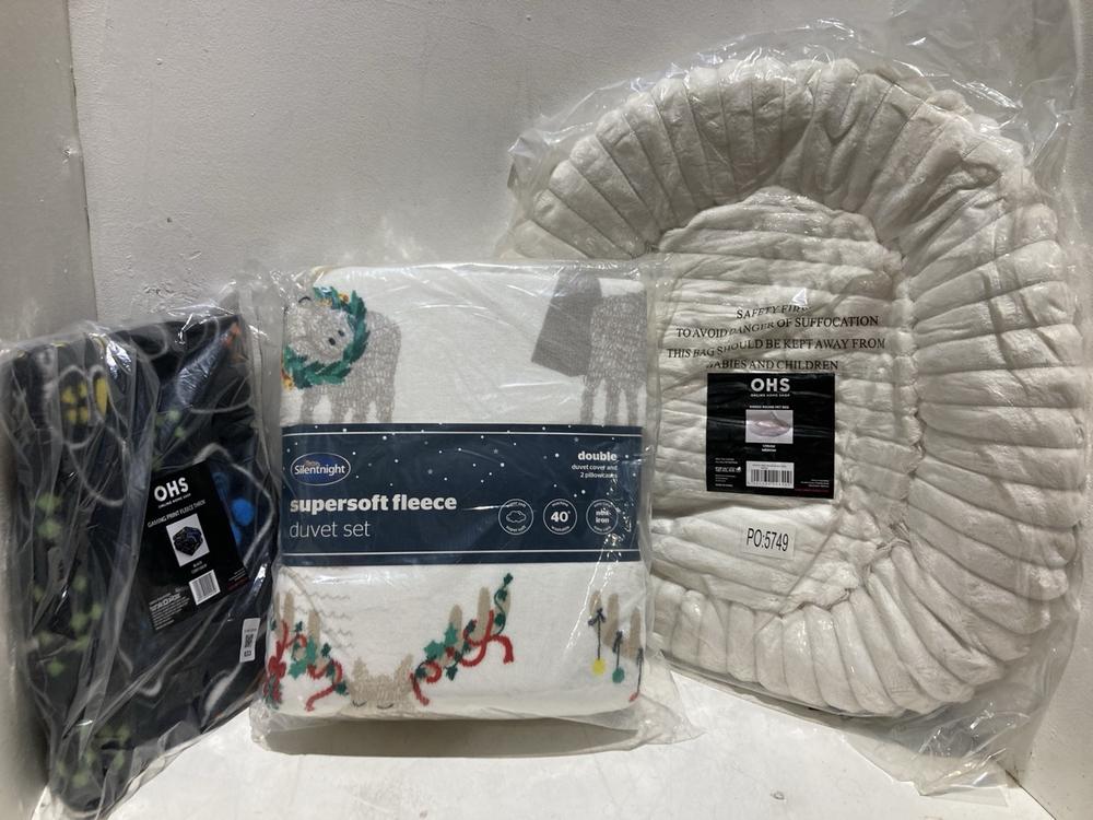 Lot 633  
            Birmingham SR107 - Parcel Delivery Only 

                
3 X ITEMS TO INCLUDE SILENTNIGHT SUPERSOFT FLEECE