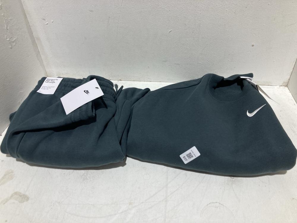 Lot 637  
            Birmingham SR107 - Parcel Delivery Only 

                
NIKE WOMENS SWEATSHIRT AND BOTTOMS SIZE L