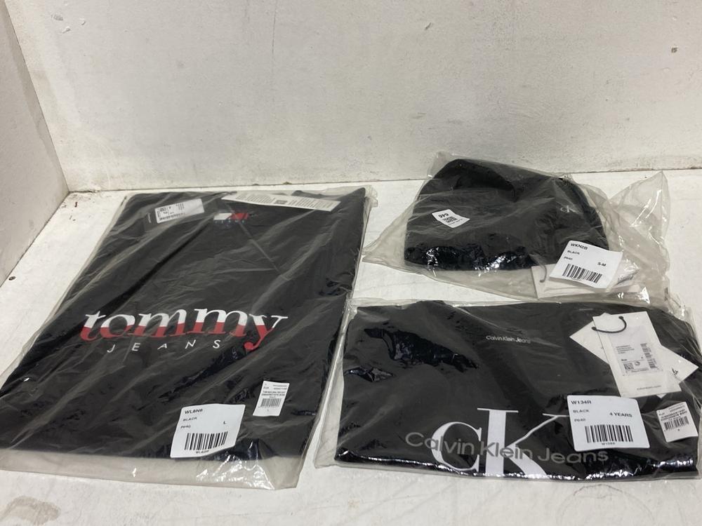 Lot 646  
            Birmingham SR107 - Parcel Delivery Only 

                
3 X ITEMS TO INCLUDE TOMMY JEANS T SHIRT SIZE L