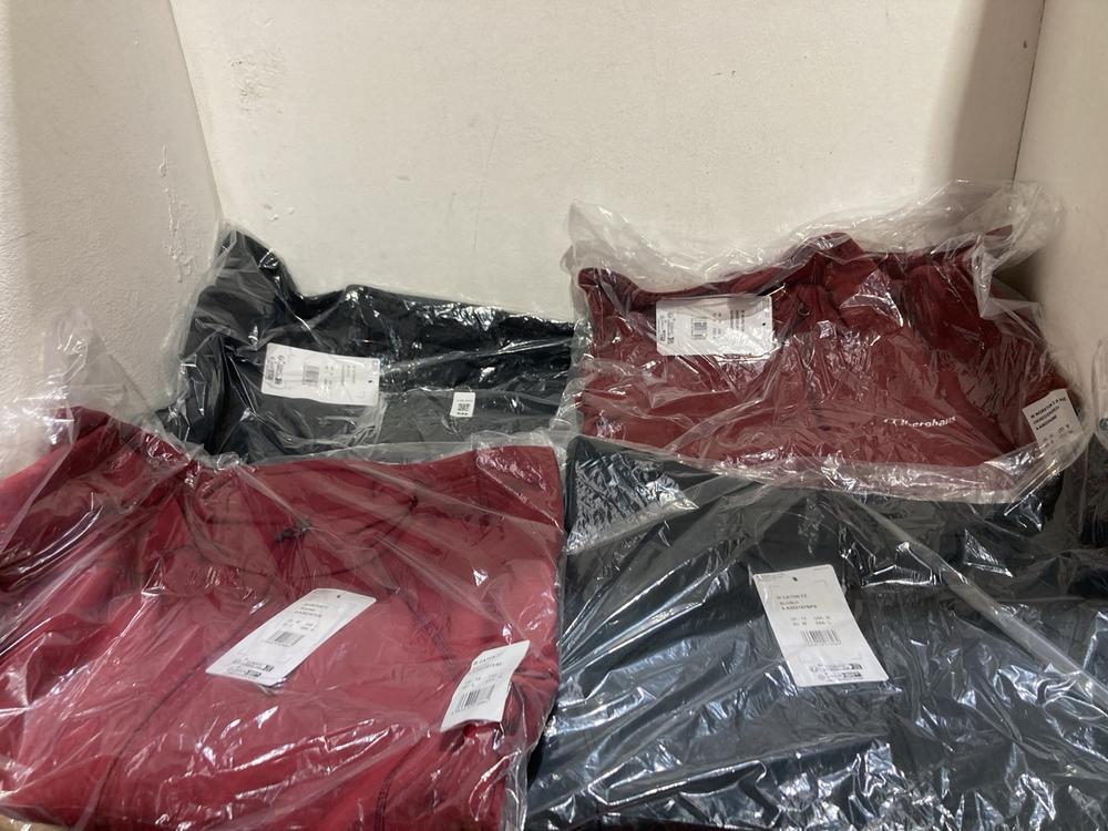 Lot 649  
            Birmingham SR107 - Parcel Delivery Only 

                
4 X ITEMS TO INCLUDE WOMENS BERGHAUS W CATON FZ JACKET SIZE 14