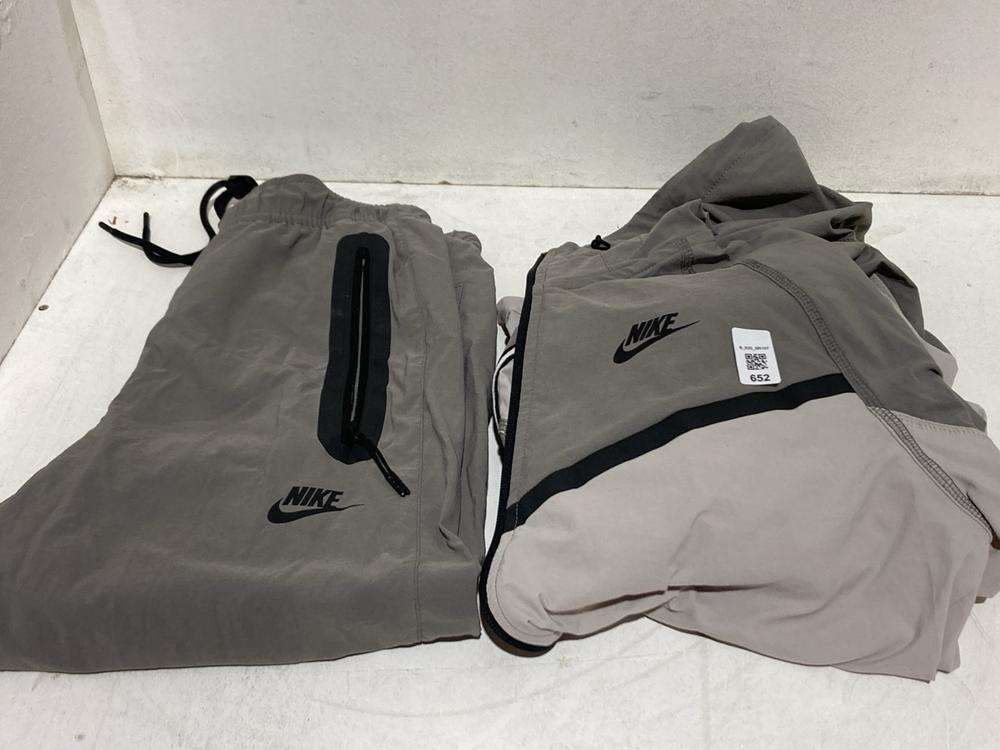 Lot 652  
            Birmingham SR107 - Parcel Delivery Only 

                
NIKE TECH MENS TRACKSUIT SIZE S