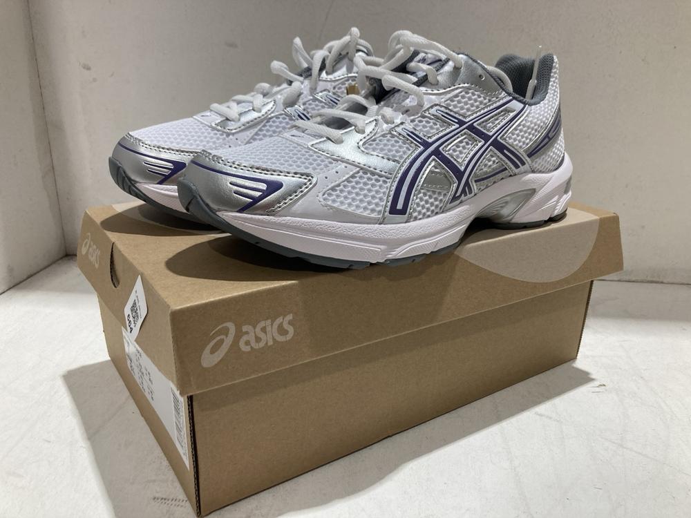 Lot 664  
            Birmingham SR107 - Parcel Delivery Only 

                
ASICS TRAINERS GEL-1130 SIZE 6