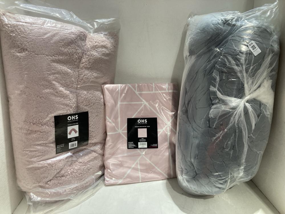Lot 676  
            Birmingham SR107 - Parcel Delivery Only 

                
3 X ITEMS TO INCLUDE OHS TEDDY V PILLOW