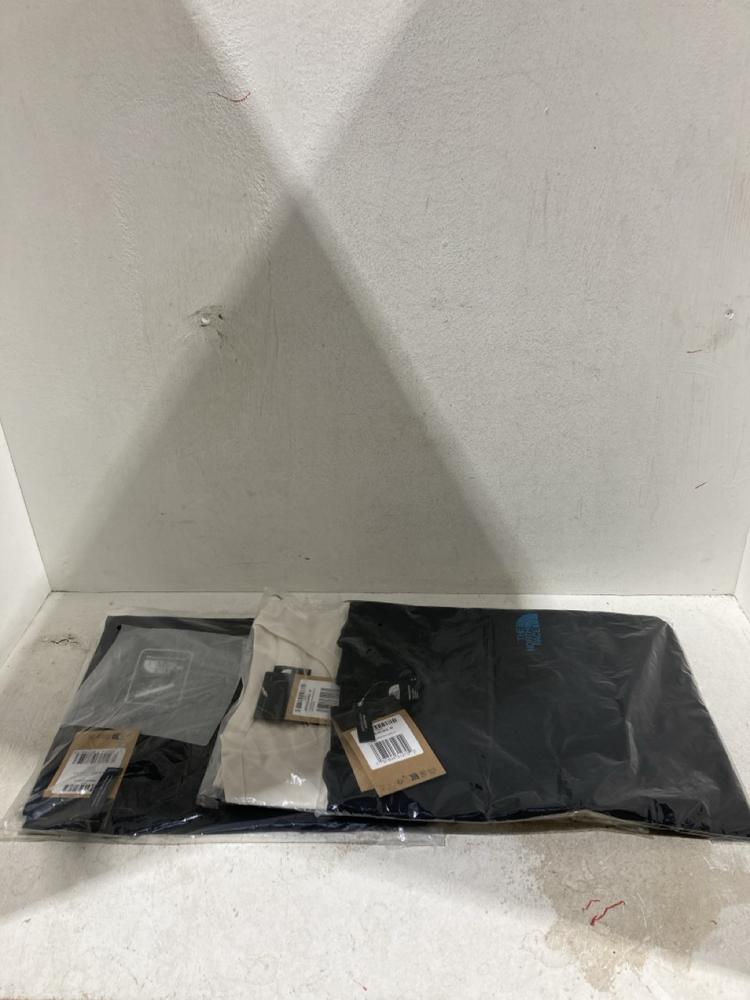 Lot 686  
            Birmingham SR107 - Parcel Delivery Only 

                
3 X NORTH FACE T-SHIRT TO INCLUDE ICE CREAM LOGO SHIRT SIZE M