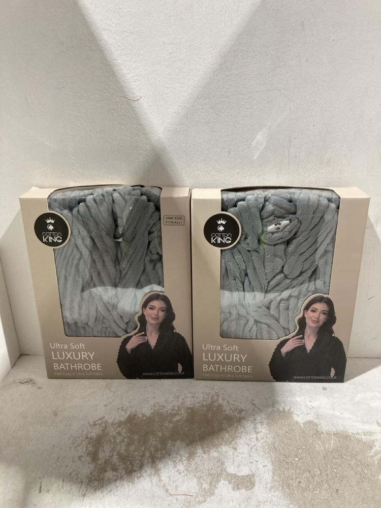 Lot 687  
            Birmingham SR107 - Parcel Delivery Only 

                
2X COTTON KING ULTRA SOFT LUXURY BATHROBE