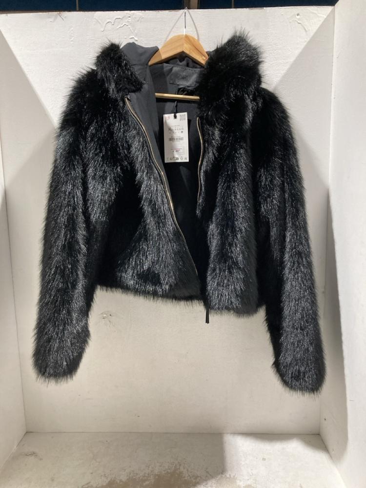 Lot 697  
            Birmingham SR107 - Parcel Delivery Only 

                
ZARA LONG FAUX FUR WOMENS BLACK COAT SIZE XL