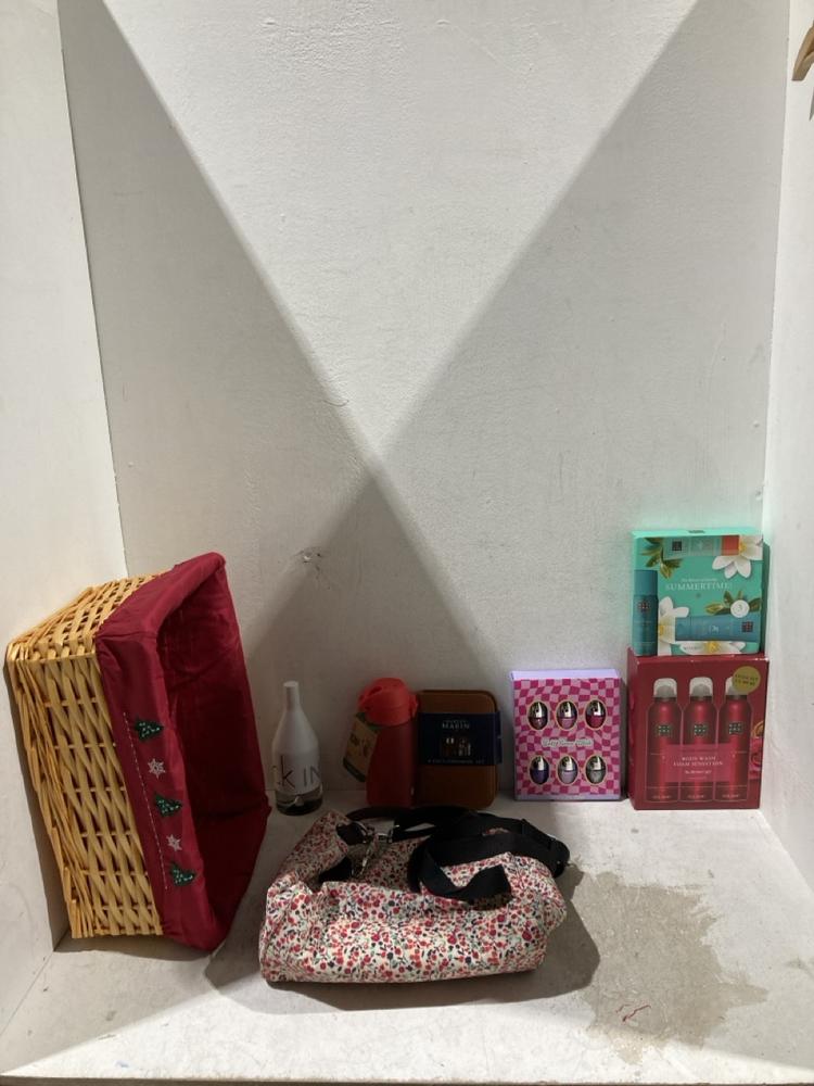 Lot 700  
            Birmingham SR107 - Parcel Delivery Only 

                
ASSORTED BEAUTY BOX TO INCLUDE RITUALS BODY WASH FOAM SENSATION SET OF 3