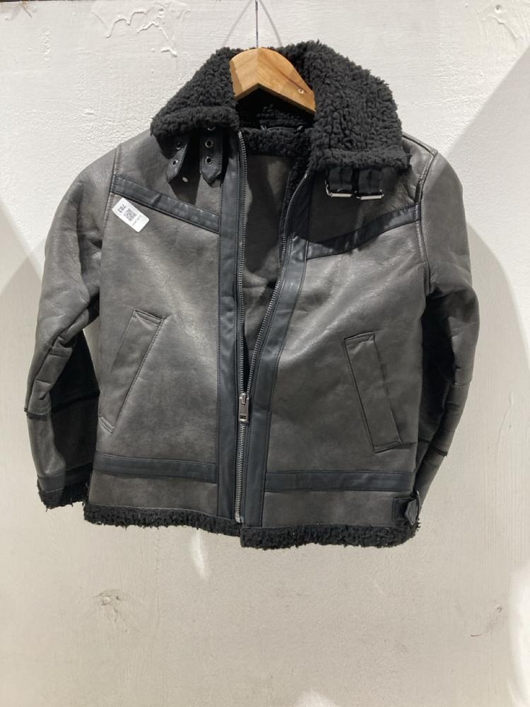 Lot 703  
            Birmingham SR107 - Parcel Delivery Only 

                
DIESEL KIDS LEATHER JACKET BLACK/GREY SIZE UNKNOWN