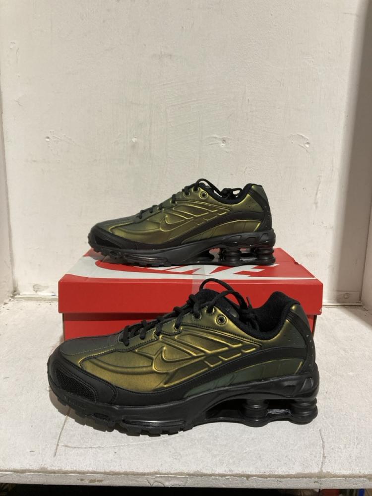 Lot 71  
            Birmingham SR107 - Parcel Delivery Only 

                
NIKE SHOX RIDE 2 TRAINERS UK SIZE 10.5 ORIGINAL RRP £164