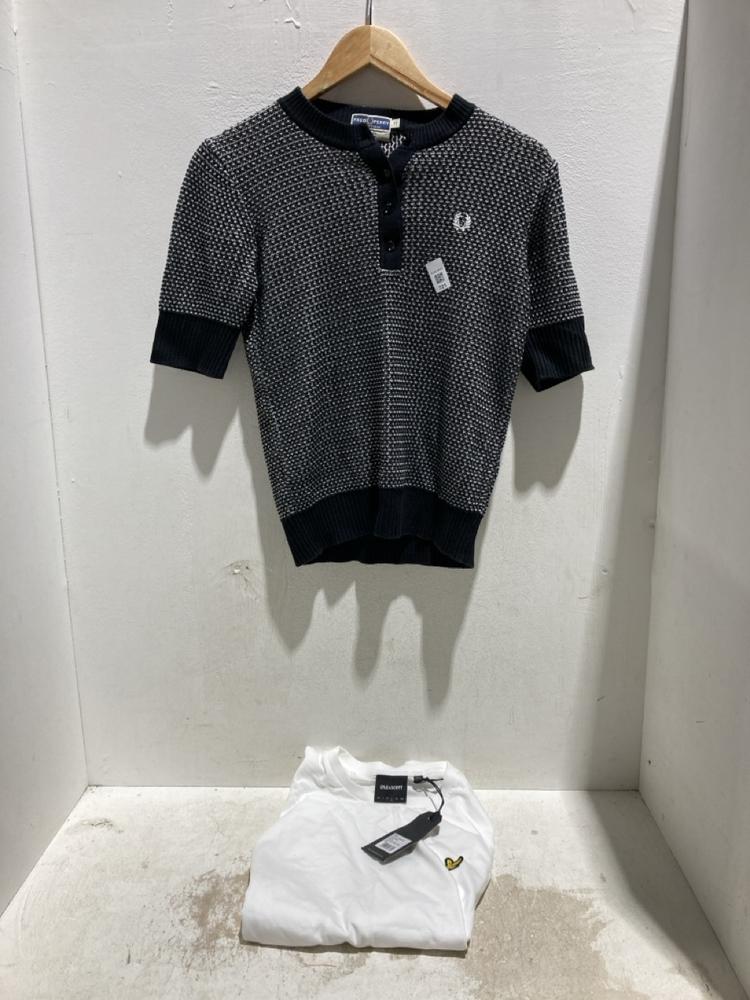 Lot 721  
            Birmingham SR107 - Parcel Delivery Only 

                
FRED PERRY KNITTED POLO T-SHIRT BLACK AND WHITE