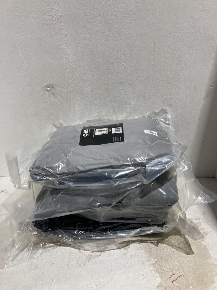 Lot 740  
            Birmingham SR107 - Parcel Delivery Only 

                
ASSORTED CLOTHING ITEMS TO INCLUDE CORAL FLEECE HOODED PYJAMAS SET CHARCOAL SIZE L