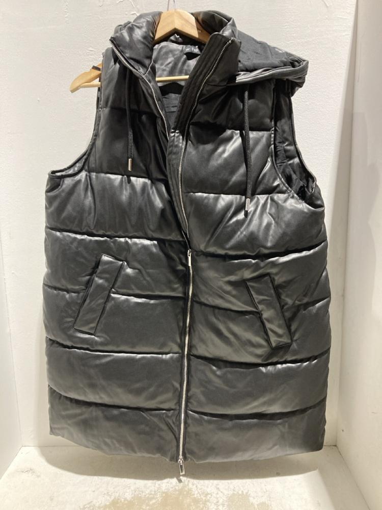 Lot 743  
            Birmingham SR107 - Parcel Delivery Only 

                
ASSORTED BOX OF WOMEN'S COATS TO INCLUDE F&F BLACK LEATHER COAT