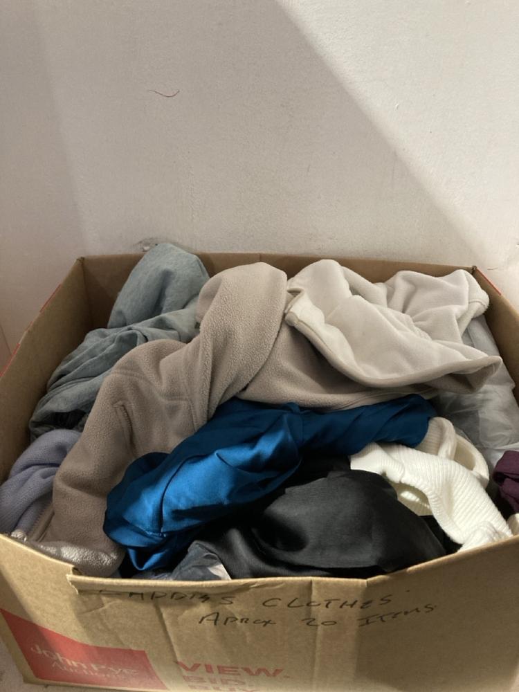 Lot 759  
            Birmingham SR107 - Parcel Delivery Only 

                
BOX OF ASSORTED CLOTHING TO INCLUDE BERSHKA WIDE LEG JEANS SIZE 40