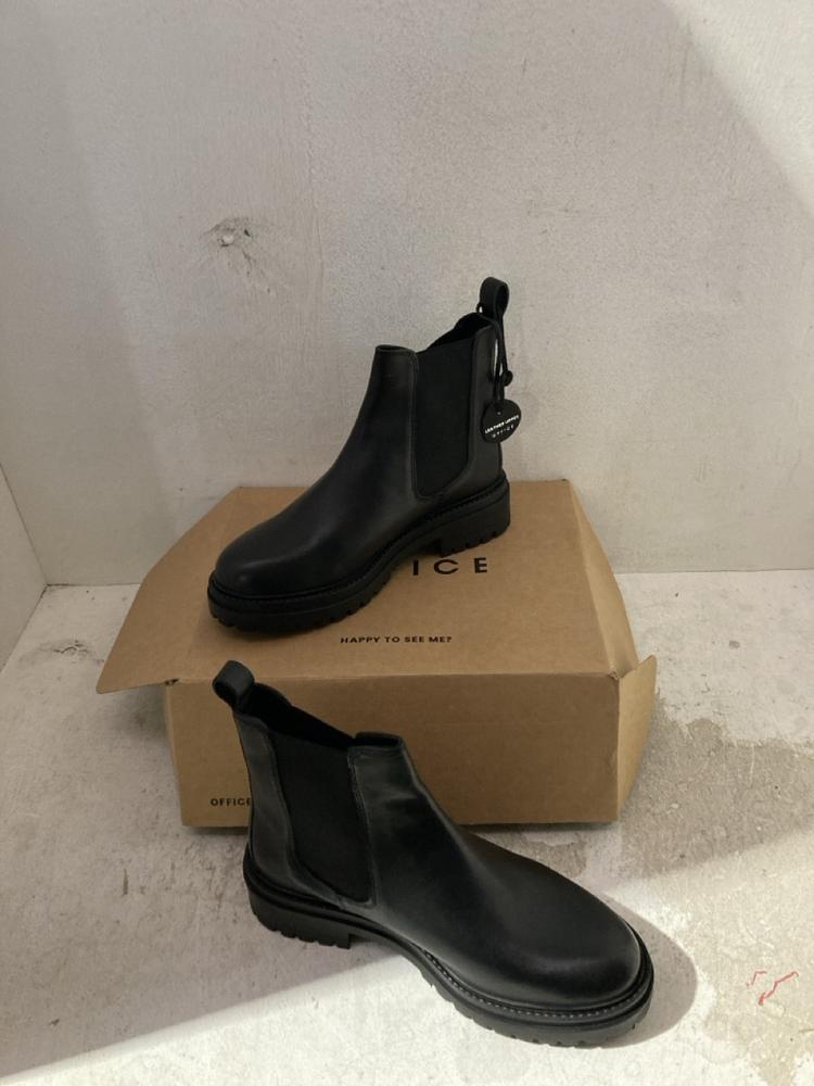 Lot 775  
            Birmingham SR107 - Parcel Delivery Only 

                
OFFICE WOMENS BLACK LEATHER BOOTS SIZE 5