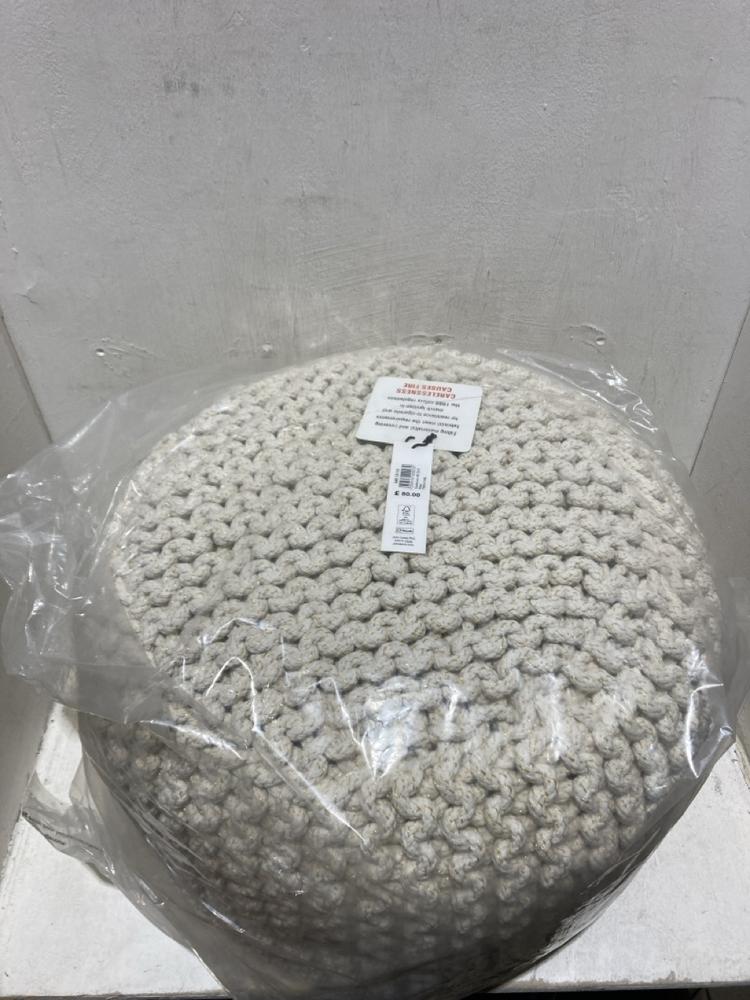 Lot 836  
            Birmingham SR107 - Parcel Delivery Only 

                
JOHN LEWIS WHITE CHUNKY KNITTED REFILL (50X33CM)