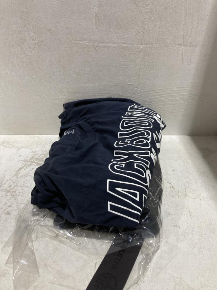 Lot 887  
            Birmingham SR107 - Parcel Delivery Only 

                
2 X ITEMS TO INCLUDE JACK & JONES T SHIRT IN NAVY BLUE SIZE UK 4XL