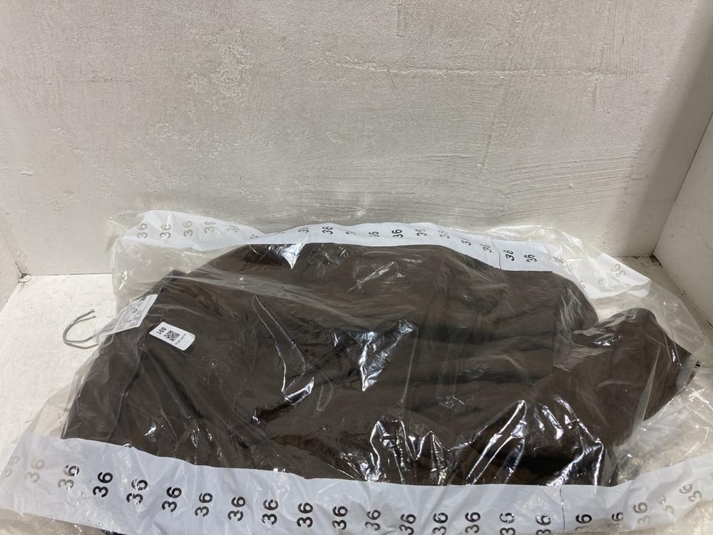 Lot 891  
            Birmingham SR107 - Parcel Delivery Only 

                
2 X ITEMS TO INCLUDE MNG 312 WOMAN PANTALON 312 LAURA IN BURGUNDY SIZE UK 36