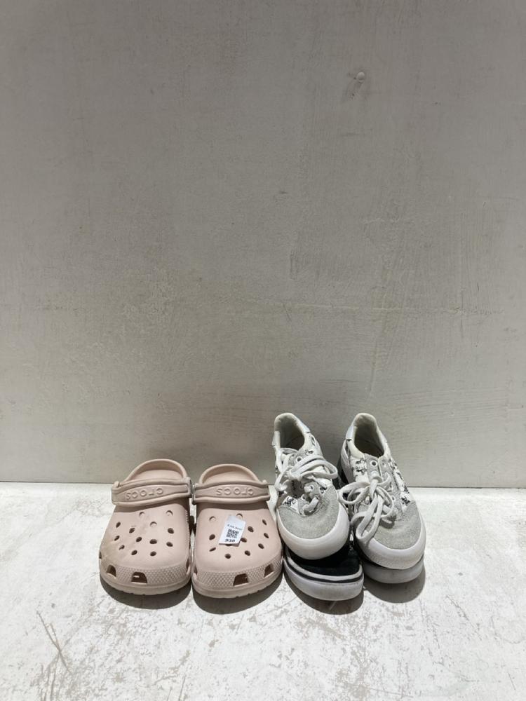 Lot 938  
            Birmingham SR107 - Parcel Delivery Only 

                
ASSORTED GIRLS FOOTWEAR TO INCLUDE PINK CROCS SIZE 2