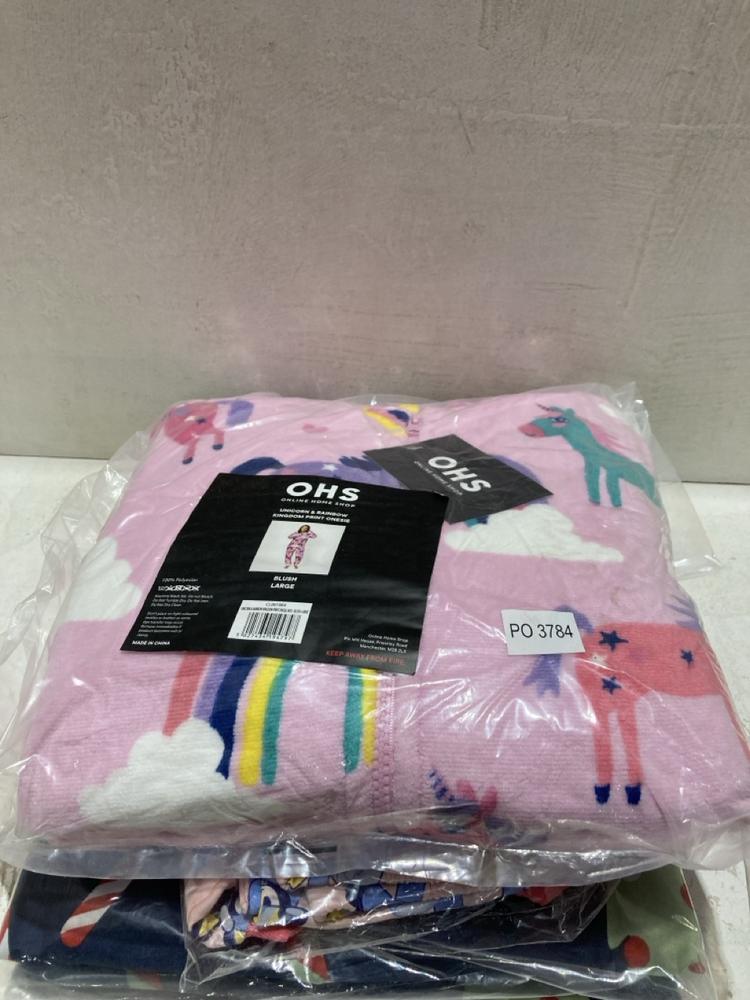 Lot 942  
            Birmingham SR107 - Parcel Delivery Only 

                
ASSORTED CHILDRENS CLOTHING TO INCLUDE UNICORN & RAINBOW KINGDOM PRINT ONESIE SIZE L