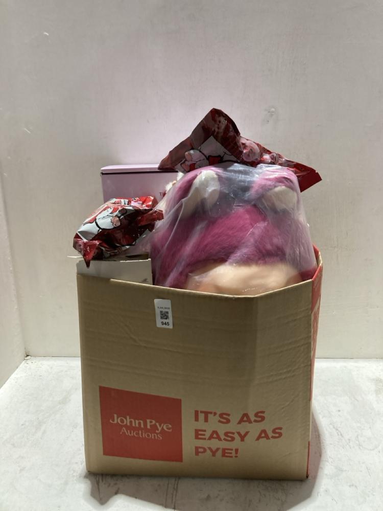 Lot 945  
            Birmingham SR107 - Parcel Delivery Only 

                
BOX OF ASSORTED LABUBU DOLLS TO INCLUDE LARGE PURPLE LABUBU MIXED COLOURS AND SIZES