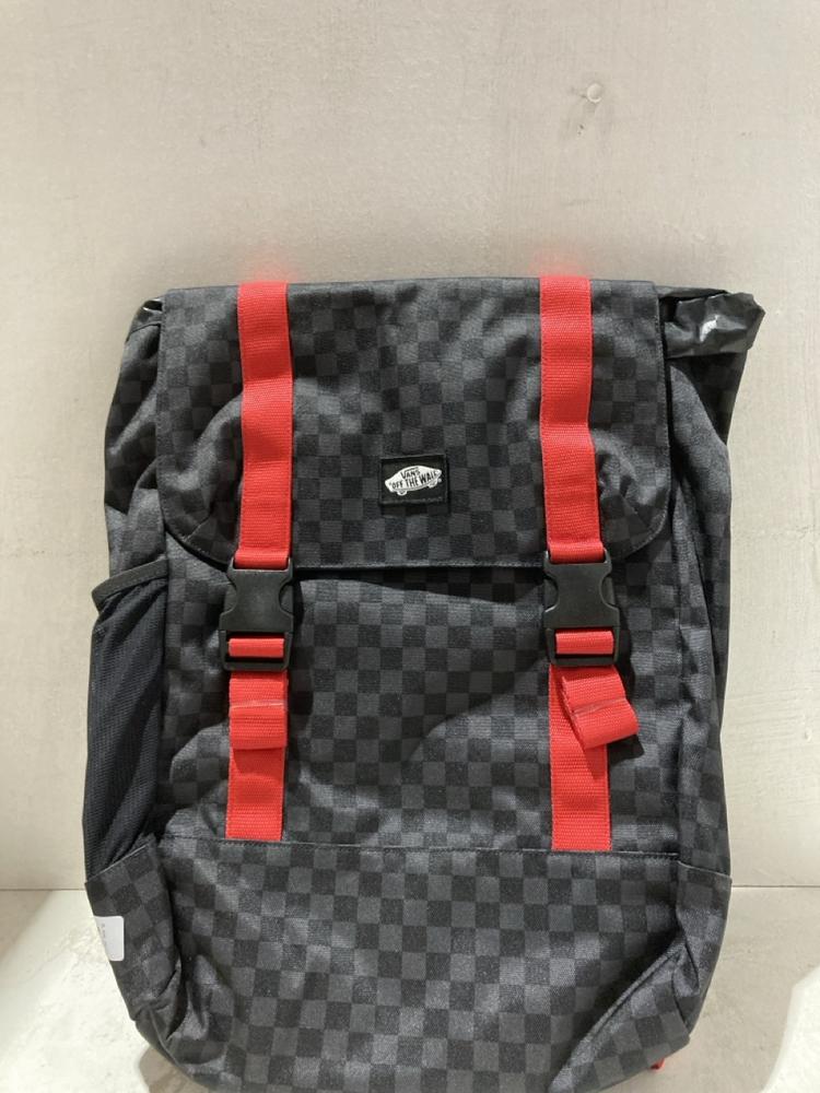 Lot 951  
            Birmingham SR107 - Parcel Delivery Only 

                
VANS UTILITY BACKPACK 18L WITH MATCHING PENCIL CASE